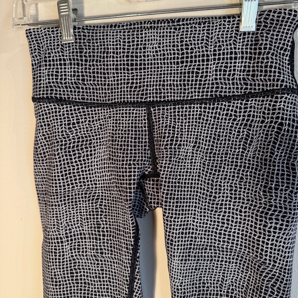 Lululemon Women’s High Rise Wunder Under Luxtreme Leggings, Size 4, Blk & Wht - Picture 11 of 13